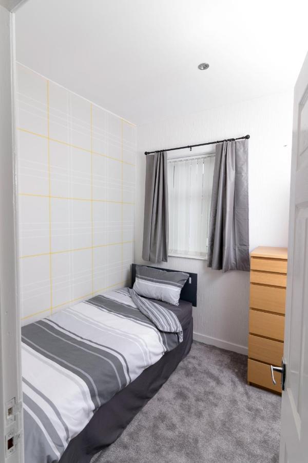 Entire House - 2 Bedroom - 3 Bed - Free Wifi - Tv Clayton-le-Moors المظهر الخارجي الصورة
