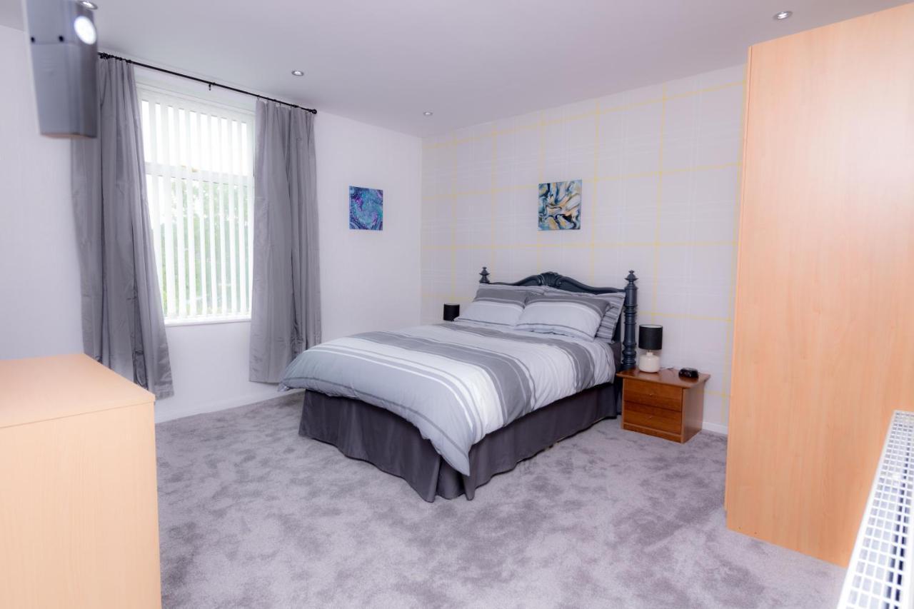 Entire House - 2 Bedroom - 3 Bed - Free Wifi - Tv Clayton-le-Moors المظهر الخارجي الصورة